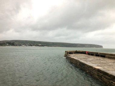 Dorset 'teki Idyllic kıyı manzarası Swanage ve Dorset, İngiltere' deki Jurassic sahilinin bir parçası olan uçurum manzarası