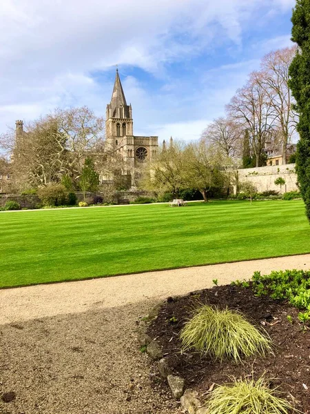 Christ Church college December 29,2019 in Oxford.Established in 1546, Christ Church is one of the largest constituent colleges of the University of Oxford — Stock Photo, Image