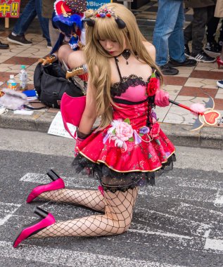 Osaka / Japonya - 18 Mart 2018: Nipponbashi Street Festa, renkli kostüm ve anime festivali her Mart ayında Japonya 'nın Osaka kentinde düzenlenir. Dünyanın en büyük kostüm etkinliklerinden biri.