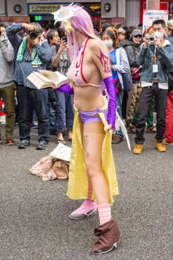 Osaka / Japonya - 18 Mart 2018: Nipponbashi Street Festa, renkli kostüm ve anime festivali her Mart ayında Japonya 'nın Osaka kentinde düzenlenir. Dünyanın en büyük kostüm etkinliklerinden biri.