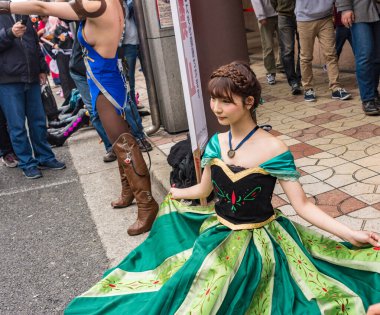 Osaka / Japonya - 18 Mart 2018: Nipponbashi Street Festa, renkli kostüm ve anime festivali her Mart ayında Japonya 'nın Osaka kentinde düzenlenir. Dünyanın en büyük kostüm etkinliklerinden biri.