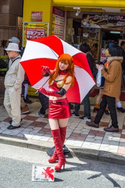 Osaka / Japonya - 18 Mart 2018: Nipponbashi Street Festa, renkli kostüm ve anime festivali her Mart ayında Japonya 'nın Osaka kentinde düzenlenir. Dünyanın en büyük kostüm etkinliklerinden biri.