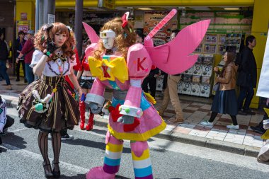 Osaka / Japonya - 18 Mart 2018: Nipponbashi Street Festa, renkli kostüm ve anime festivali her Mart ayında Japonya 'nın Osaka kentinde düzenlenir. Dünyanın en büyük kostüm etkinliklerinden biri.