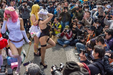 Osaka / Japonya - 18 Mart 2018: Nipponbashi Street Festa, renkli kostüm ve anime festivali her Mart ayında Japonya 'nın Osaka kentinde düzenlenir. Dünyanın en büyük kostüm etkinliklerinden biri.
