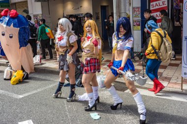 Osaka / Japonya - 18 Mart 2018: Nipponbashi Street Festa, renkli kostüm ve anime festivali her Mart ayında Japonya 'nın Osaka kentinde düzenlenir. Dünyanın en büyük kostüm etkinliklerinden biri.