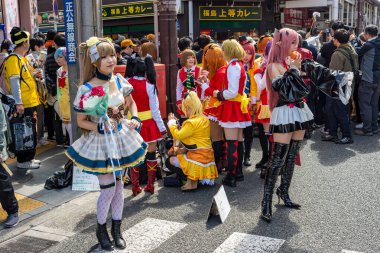 Osaka / Japonya - 18 Mart 2018: Nipponbashi Street Festa, renkli kostüm ve anime festivali her Mart ayında Japonya 'nın Osaka kentinde düzenlenir. Dünyanın en büyük kostüm etkinliklerinden biri.