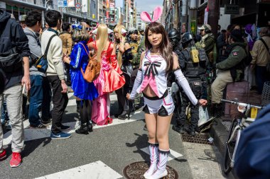Osaka / Japonya - 18 Mart 2018: Nipponbashi Street Festa, renkli kostüm ve anime festivali her Mart ayında Japonya 'nın Osaka kentinde düzenlenir. Dünyanın en büyük kostüm etkinliklerinden biri.