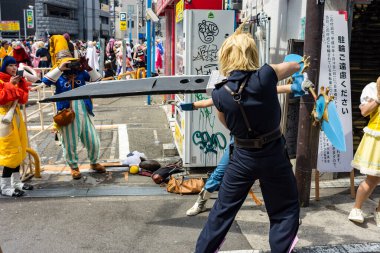 Osaka / Japonya - 18 Mart 2018: Nipponbashi Street Festa, renkli kostüm ve anime festivali her Mart ayında Japonya 'nın Osaka kentinde düzenlenir. Dünyanın en büyük kostüm etkinliklerinden biri.