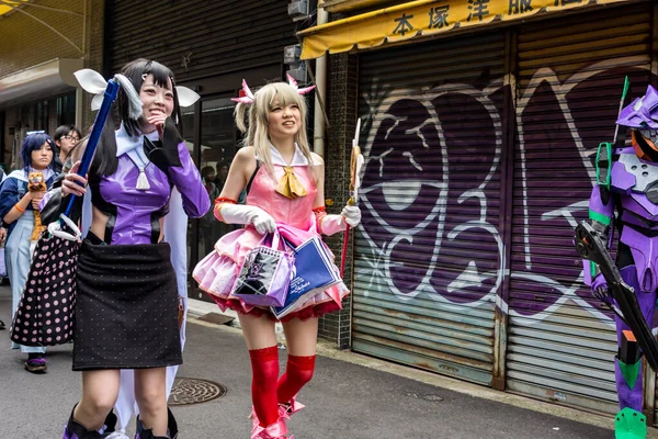 Osaka / Japonya - 18 Mart 2018: Nipponbashi Street Festa, renkli kostüm ve anime festivali her Mart ayında Japonya 'nın Osaka kentinde düzenlenir. Dünyanın en büyük kostüm etkinliklerinden biri.