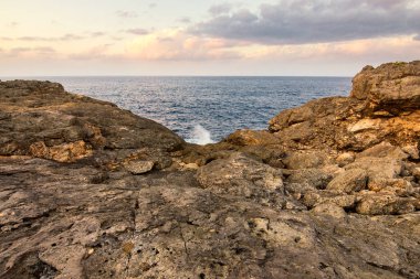 Japonya 'daki Okinawa adasının güzel kıyı şeridi