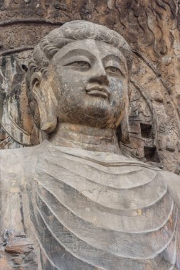 Longmen mağaraları, Longmen mağaraları Buda heykelleri ve havarileri Çin 'in Henan eyaletinde Luoyang' da taşa oyulmuş.