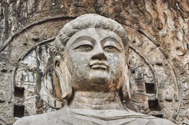 Longmen mağaraları, Longmen mağaraları Buda heykelleri ve havarileri Çin 'in Henan eyaletinde Luoyang' da taşa oyulmuş.