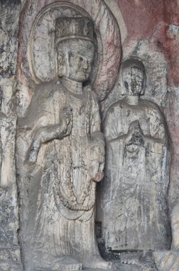 Longmen mağaraları, Longmen mağaraları Buda heykelleri ve havarileri Çin 'in Henan eyaletinde Luoyang' da taşa oyulmuş.