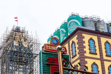 Qingdao / Çin - 6 Ağustos 2015: Tsingtao Bira Müzesi ve Çin 'in Shandong Eyaleti' ndeki Tsingtao Bira Fabrikası