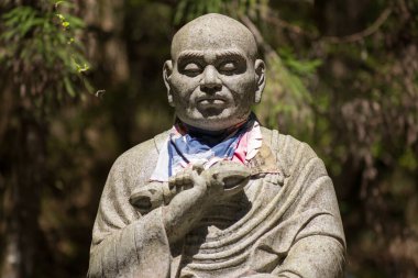 Koyasan Dağı Koya 'daki Okunoin mezarlığındaki Budist heykeli, UNESCO dünya mirası alanı ve Japonya' nın Shingon Budizmi 'nin 1200 yıllık Japon mezhebinin merkezi.