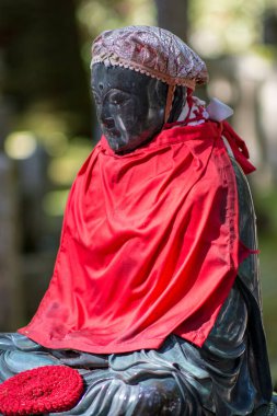 Koyasan Dağı Koya 'daki Okunoin mezarlığındaki Budist heykeli, UNESCO dünya mirası alanı ve Japonya' nın Shingon Budizmi 'nin 1200 yıllık Japon mezhebinin merkezi.