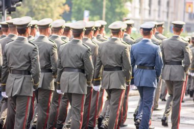 Belgrad / Sırbistan - 8 Eylül 2018: Sırp Ordusu 'nun en genç subaylarının terfisi - Sırbistan' ın başkenti Belgrad 'daki Harp Okulu öğrencilerinin mezuniyet töreni