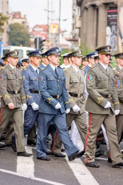 Belgrad / Sırbistan - 8 Eylül 2018: Sırp Ordusu 'nun en genç subaylarının terfisi - Sırbistan' ın başkenti Belgrad 'daki Harp Okulu öğrencilerinin mezuniyet töreni