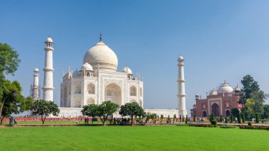 Taj Mahal mozolesi 1643 'te Mughal İmparatoru Şah Cihan tarafından eşi Mumtaz Mahal' in mezarına Agra, Uttar Pradesh, Hindistan 'da ev sahipliği yapmak için inşa edildi.