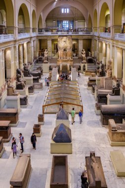 Kahire / Mısır - 25 Mayıs 2019: Mısır Antik Müzesi (Mısır Müzesi) Mısır 'ın başkenti Kahire' de dünyanın en büyük antik Mısır eserleri koleksiyonuna ev sahipliği yapmaktadır.