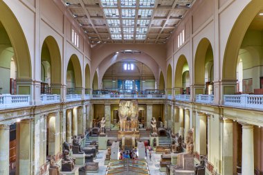 Kahire / Mısır - 25 Mayıs 2019: Mısır Antik Müzesi (Mısır Müzesi) Mısır 'ın başkenti Kahire' de dünyanın en büyük antik Mısır eserleri koleksiyonuna ev sahipliği yapmaktadır.