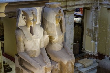 Kahire / Mısır - 25 Mayıs 2019: Mısır Antik Müzesi (Mısır Müzesi) Mısır 'ın başkenti Kahire' de dünyanın en büyük antik Mısır eserleri koleksiyonuna ev sahipliği yapmaktadır.