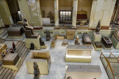 Kahire / Mısır - 25 Mayıs 2019: Mısır Antik Müzesi (Mısır Müzesi) Mısır 'ın başkenti Kahire' de dünyanın en büyük antik Mısır eserleri koleksiyonuna ev sahipliği yapmaktadır.