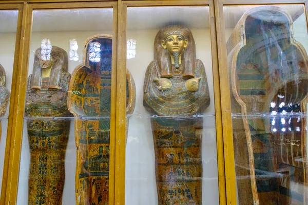 Cairo Egito Maio 2019 Sarcófagos Egípcios Antigos Caixões Múmias Exibidos — Fotografia de Stock