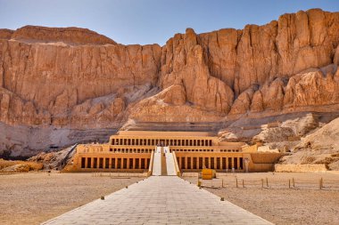 Lüksör, Mısır 'daki Kraliçe Hatshepsut' un Morg Tapınağı 'nın antik kalıntıları