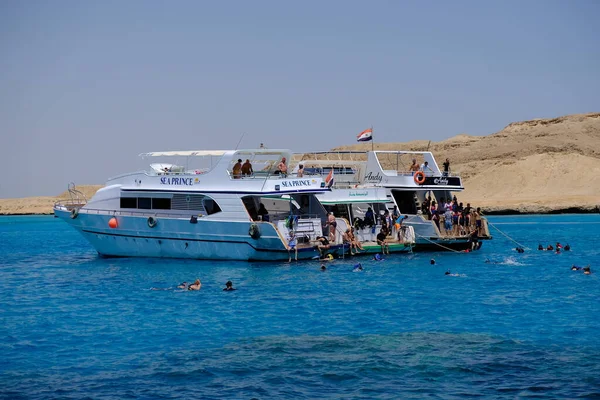 Hurghada Egito Maio 2019 Barcos Que Levam Turistas Para Snorkeling — Fotografia de Stock
