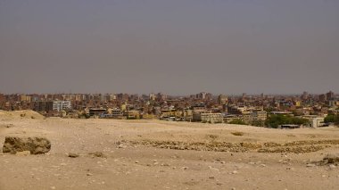 Kahire şehri Kahire 'nin Kahire, Mısır' daki Giza Platosu ve Giza piramit kompleksi manzarası