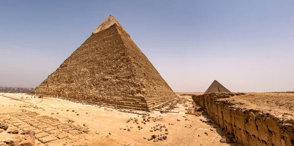 埃及开罗吉萨高原与Khafre金字塔 Chephren金字塔 和Menkaure金字塔的全景 — 图库照片