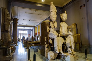 Kahire / Mısır - 25 Mayıs 2019: Mısır Antik Müzesi (Mısır Müzesi) Mısır 'ın başkenti Kahire' de dünyanın en büyük antik Mısır eserleri koleksiyonuna ev sahipliği yapmaktadır.