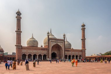 Delhi / Hindistan - 2 Ekim 2019: Mescid e Jahan Numa, Eski Delhi 'deki Jama Mescid camisi, Hindistan' ın en büyük camilerinden biri.