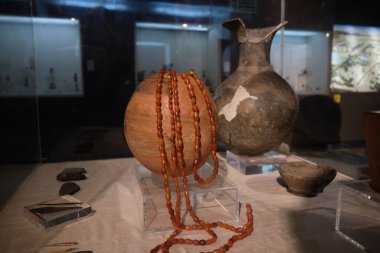 Yeni Delhi / Hindistan - 26 Eylül 2019: Yeni Delhi 'deki Hindistan Ulusal Müzesi' ndeki İndus Vadisi Uygarlığı 'nın antik çömlekleri