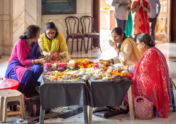 Делі Індія Жовтня 2019 Індуїстські Жінки Ткацькі Сади Декоративний Вінок — стокове фото