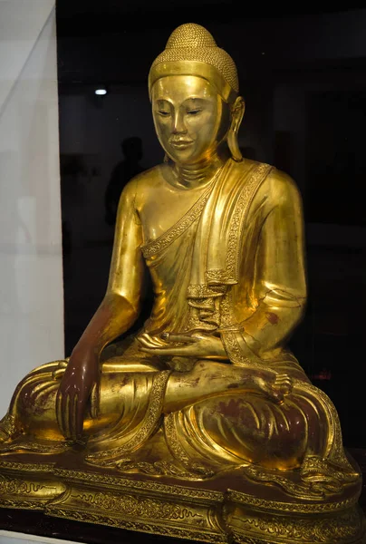 New Delhi India September 2019 Gilded Statue Buddha National Museum — Stock Photo, Image