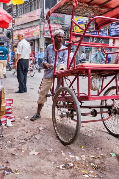 Nueva Delhi India Septiembre 2019 Pobre Conductor Rickshaw Con Rickshaw — Foto de Stock