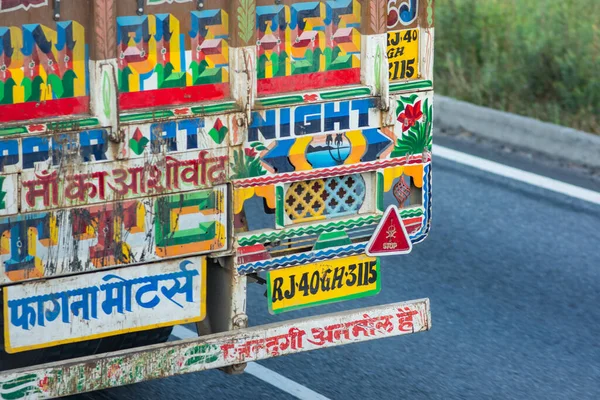 Jaipur Rajasthan Indie Września 2019 Kolorowo Zdobiona Indyjska Ciężarówka Drodze — Zdjęcie stockowe