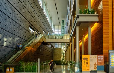 Pekin / Çin - 9 Ekim 2018: Pekin 'deki büyük bir antik porselen, bronz, kaligrafi, resim, yeşim taşı ve Budist heykeller koleksiyonu sermaye müzesi