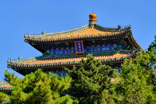 中国北京市の景山公園展望台の万春亭 — ストック写真