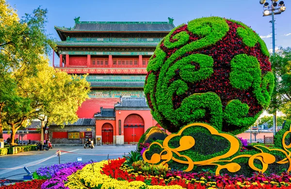 Enorme Decoratieve Bloemstuk Voorkant Van Drum Tower Beijing China — Stockfoto