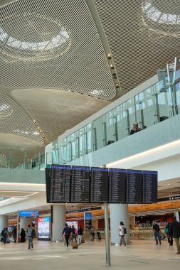 İstanbul / Türkiye - 14 Eylül 2019: İstanbul Havalimanı 'ndaki geçiş bölgesi, İstanbul Havalimanı, Türkiye