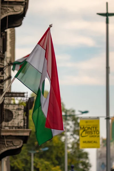 Boedapest Hongarije Oktober 2018 Hongaarse Vlag Met Een Gat Het — Stockfoto