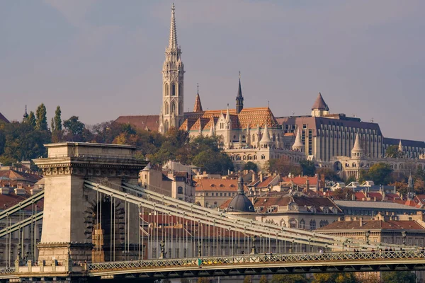 Szechenyi Kettenbrücke Über Die Donau Und Budaer Burgviertel Mit Matthiaskirche — Stockfoto