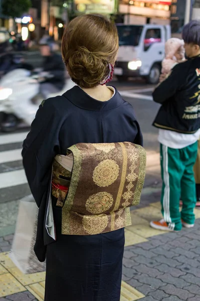 Kobe Japan January 2018 Woman Wearing Traditional Kimono Streets Kobe — Stock Photo, Image