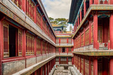 Chengde 'deki Chengde Dağı Tatil Köyü' nün Sekiz Dış Tapınağı 'ndan biri olan Xumi Fushou Tapınağı Çin' in Chengde, Hebei eyaletindeki Çin Hanedanlığı İmparatorları 'nın yazlık Konutu.