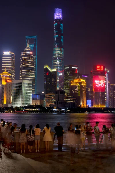 2015年7月28日 上海浦江两岸浦东新区摩天大楼夜景 — 图库照片
