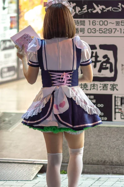 Tokio Japón Abril 2018 Muchacha Joven Vestida Con Disfraz Doncella —  Fotos de Stock