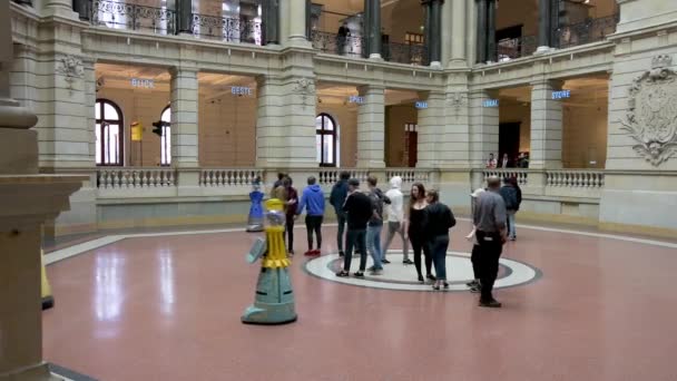 Berlin Tyskland Februari 2017 Roboten Välkomnar Besökare Lobbyn Museum Communication — Stockvideo